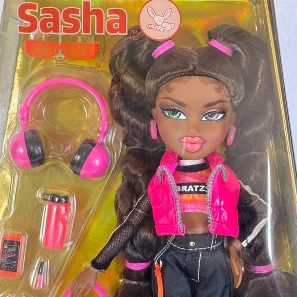 🧸 ALWAYZ BRATZ SASHA "Bunny Boo" Streetwear FASHION DOLL Accessories -2023 NEW - Picture 2 of 12